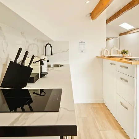 Bright - Ac- 2p - Center Of St Tropez Apartment
